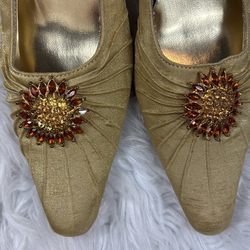 NWOB Valenti Franco Gold Tweed Pumps with Brooch - Picture 2 of 8
